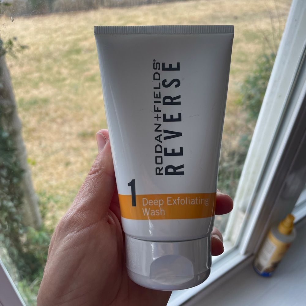 R&F REVERSE Deep Exfoliating Wash